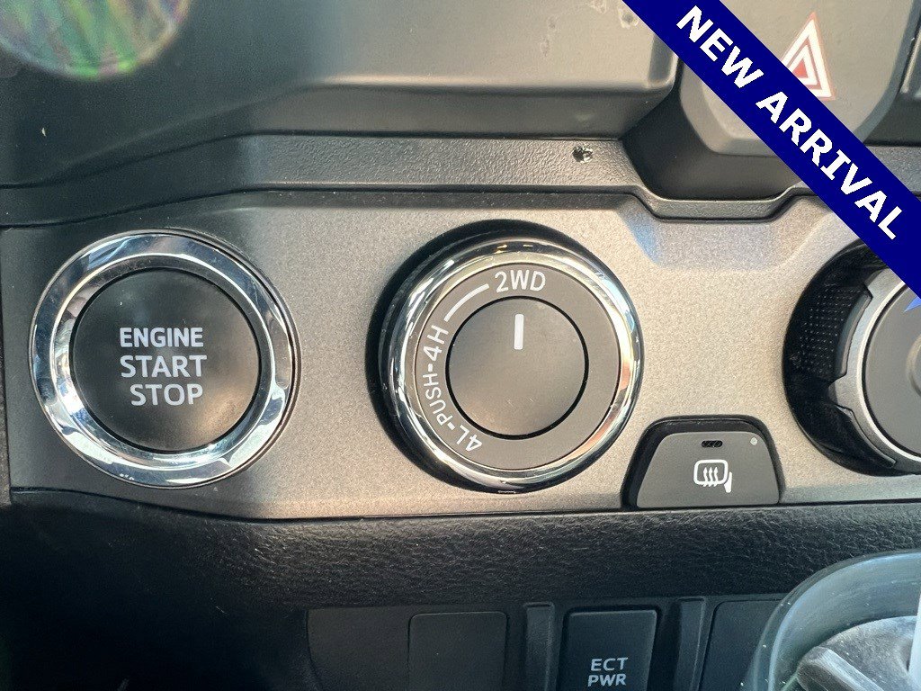 2022 Toyota Tacoma V6 photo 12
