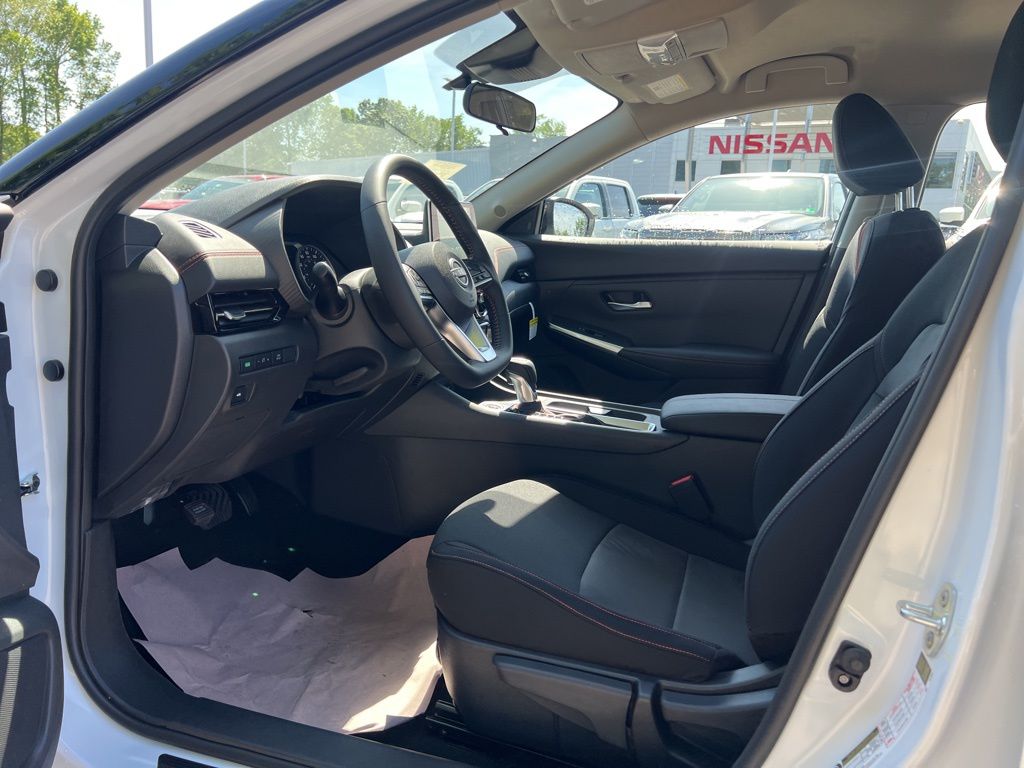 2025 Nissan Sentra SR Midnight Edition photo 12