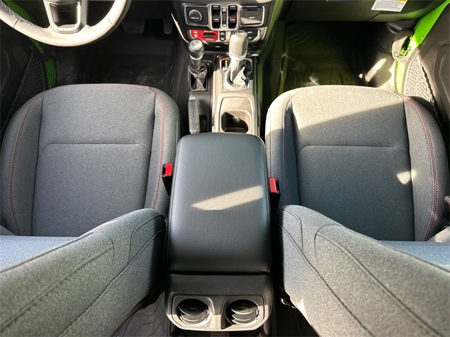2025 Jeep Wrangler Rubicon photo 18