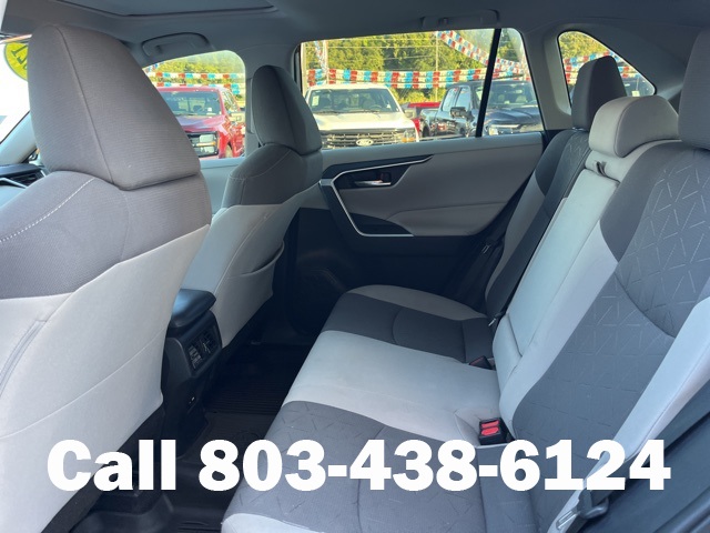 2021 Toyota RAV4 XLE photo 10