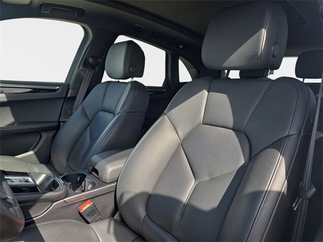 2022 Porsche Macan Base photo 13