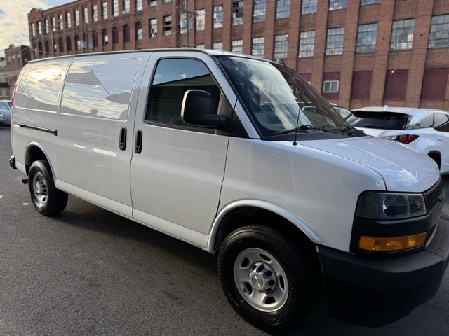 2022 Chevrolet Express 2500 Work Cargo Van photo 3