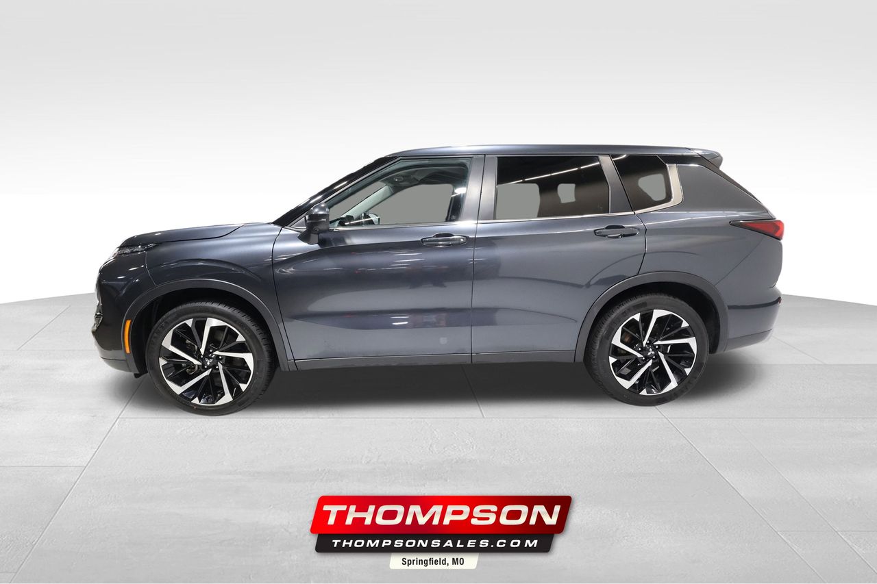 2024 Mitsubishi Outlander SE's photo