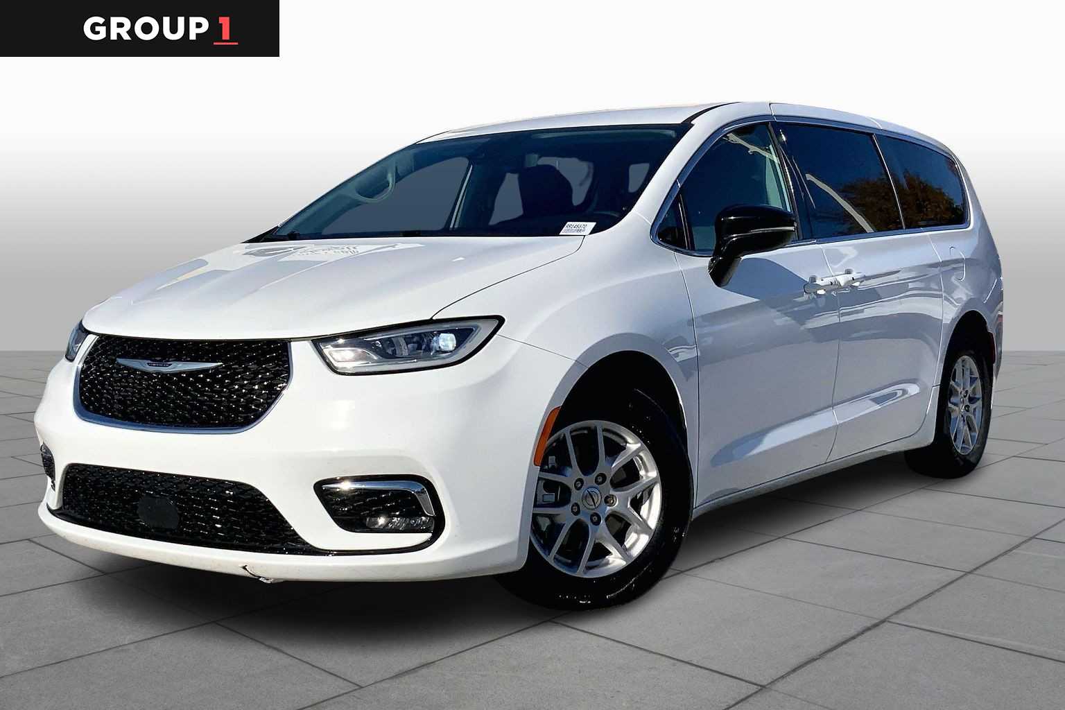 2024 Chrysler Pacifica Touring L's photo