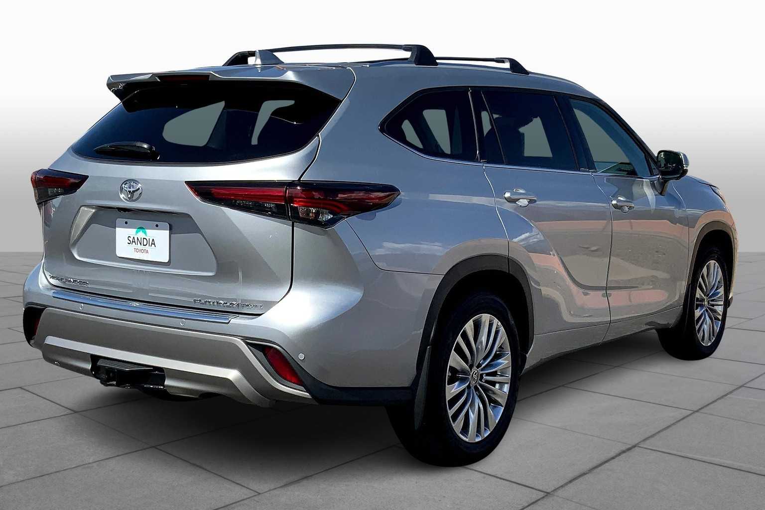 2025 Toyota Highlander Platinum photo 11