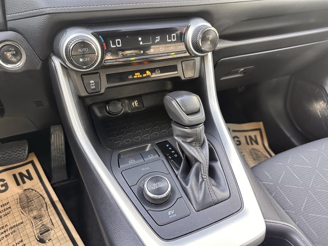 2024 Toyota RAV4 Hybrid XLE photo 23