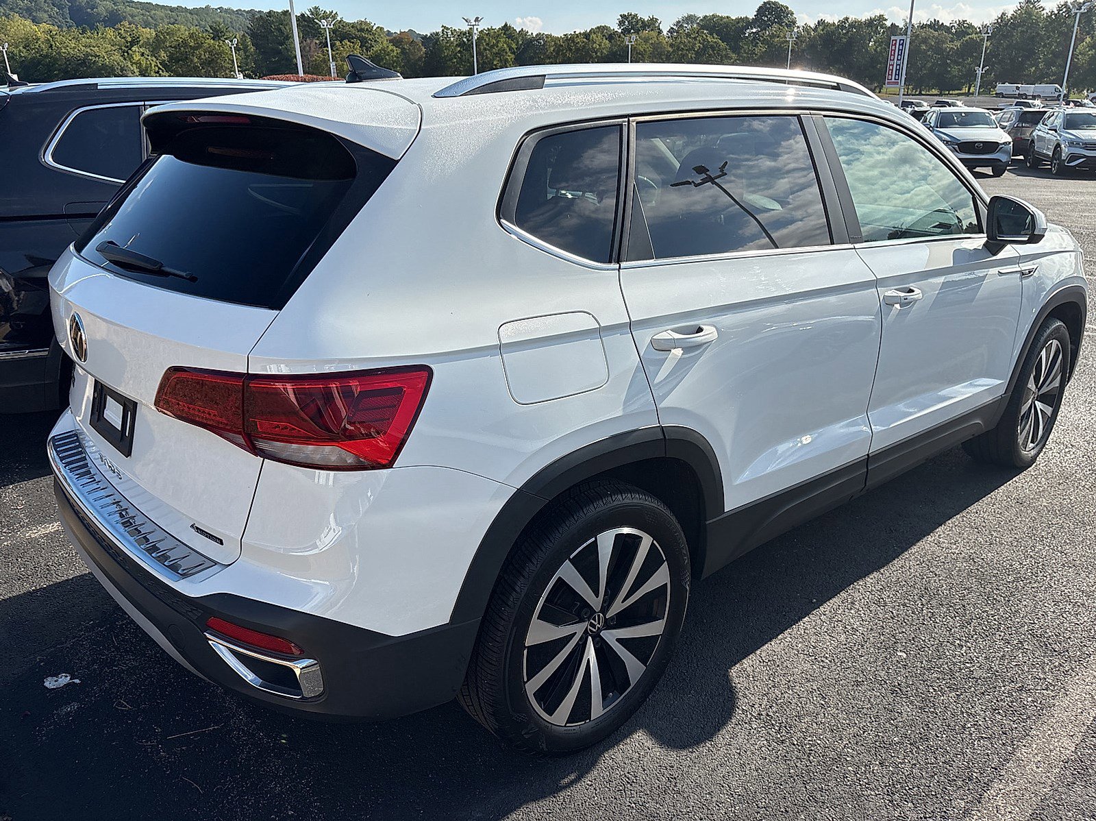 2022 Volkswagen Taos SE photo 4