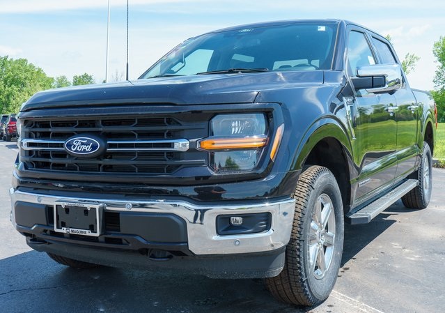 2025 Ford F-150 XLT photo 2