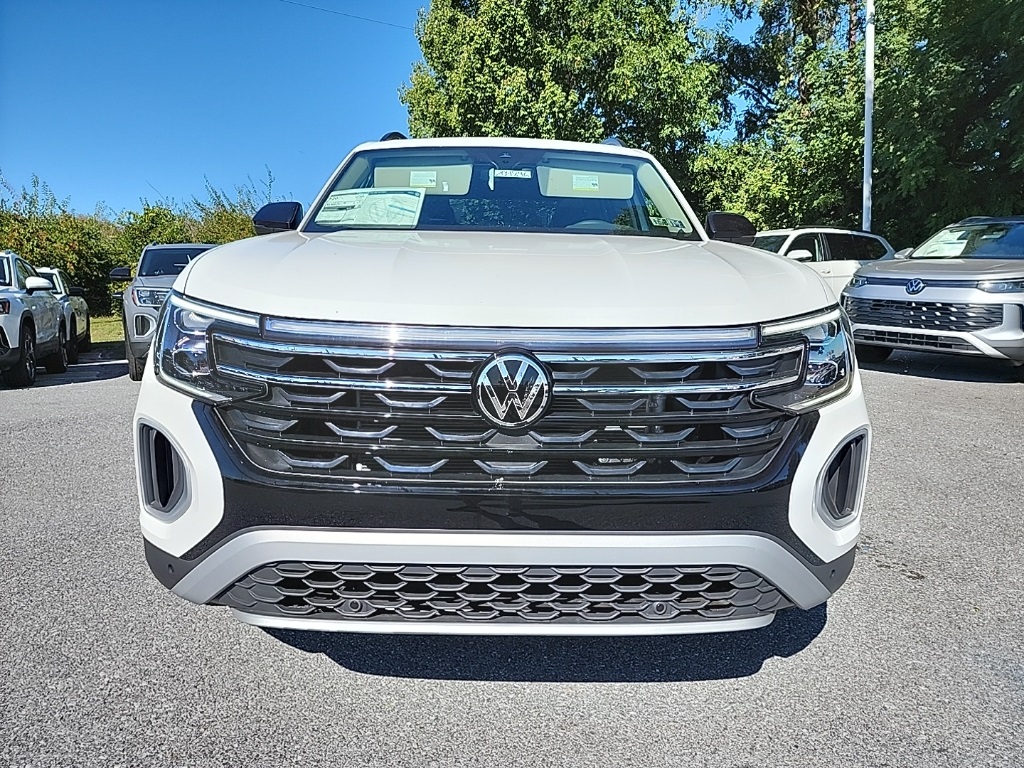 2025 Volkswagen Atlas Peak Edition SE photo 2