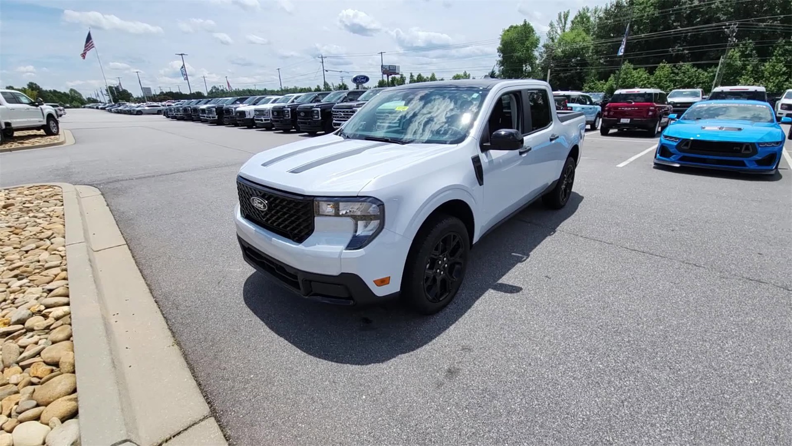 2025 Ford Maverick XLT photo 2