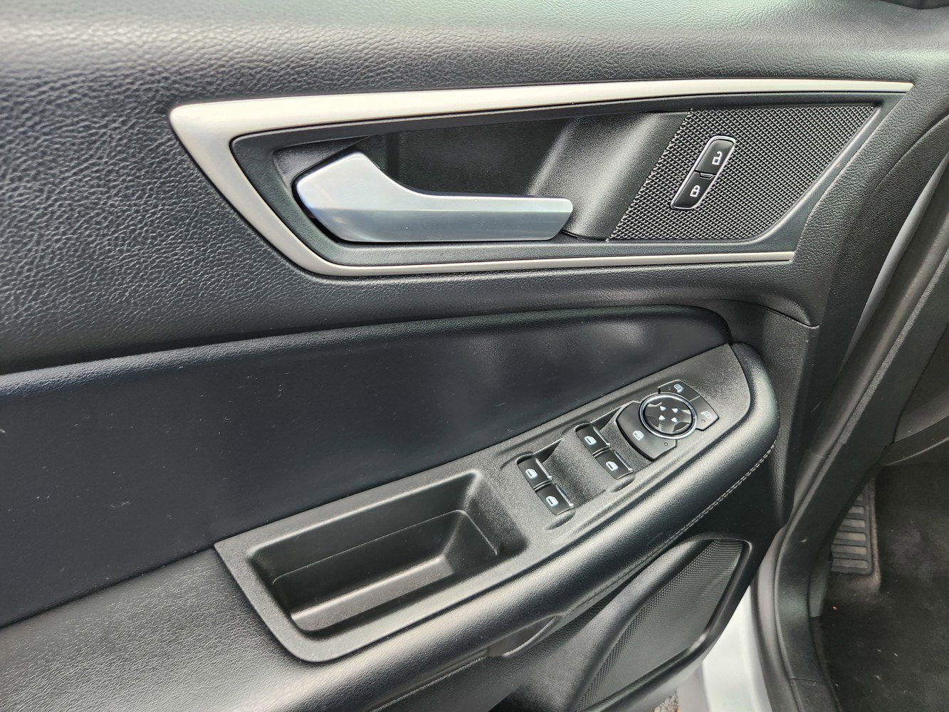 2022 Ford Edge SEL photo 37