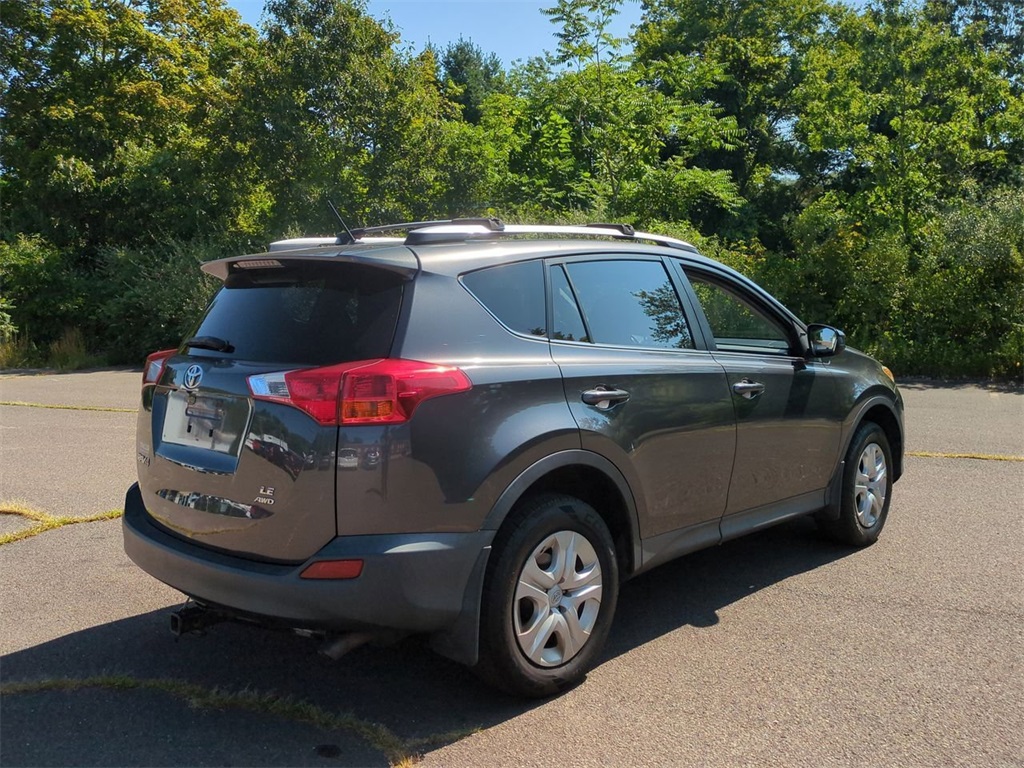 2014 Toyota RAV4 LE photo 4