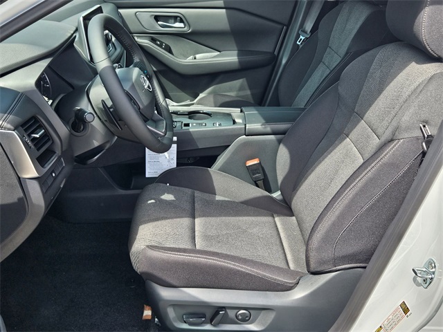 2026 Nissan Rogue SV photo 4