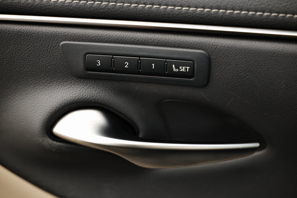 2019 Lexus ES 350 photo 13