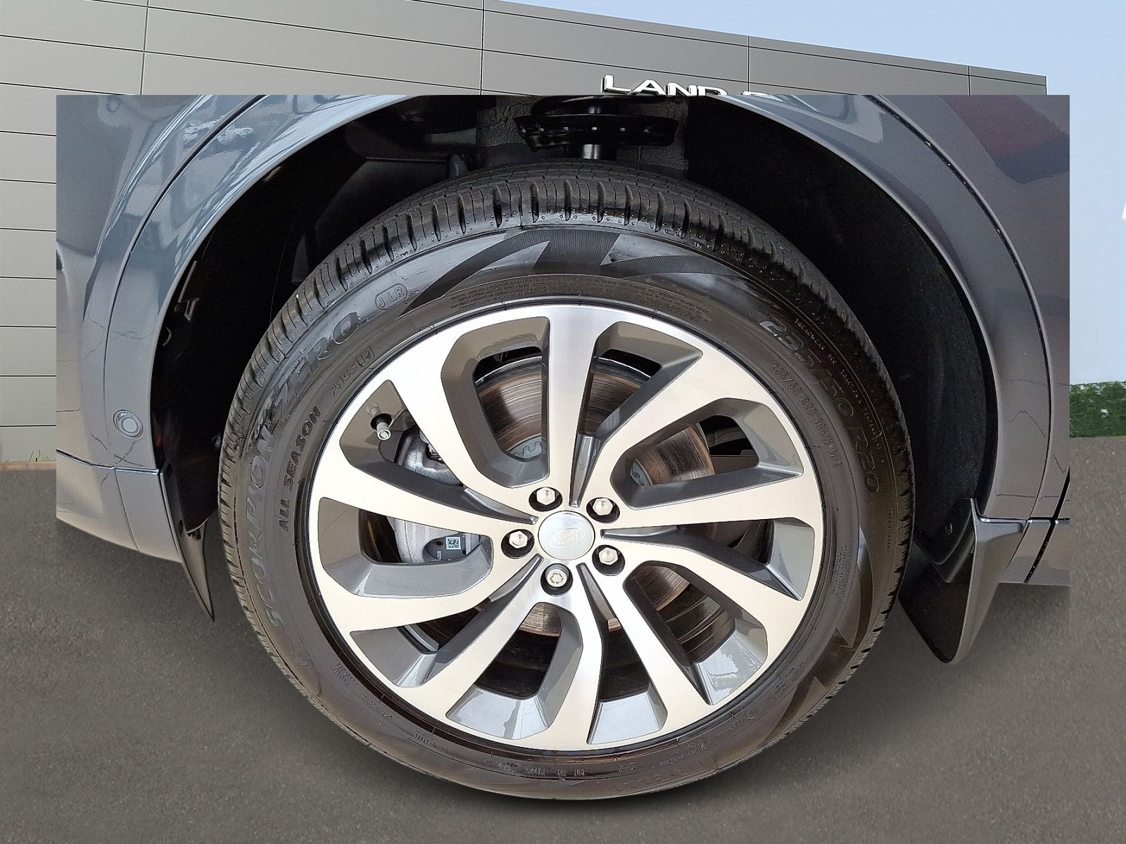 2025 Land Rover Discovery Sport S photo 5