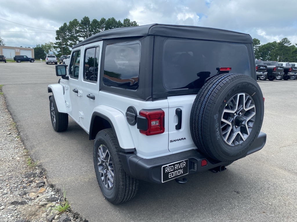 2025 Jeep Wrangler Sahara photo 7