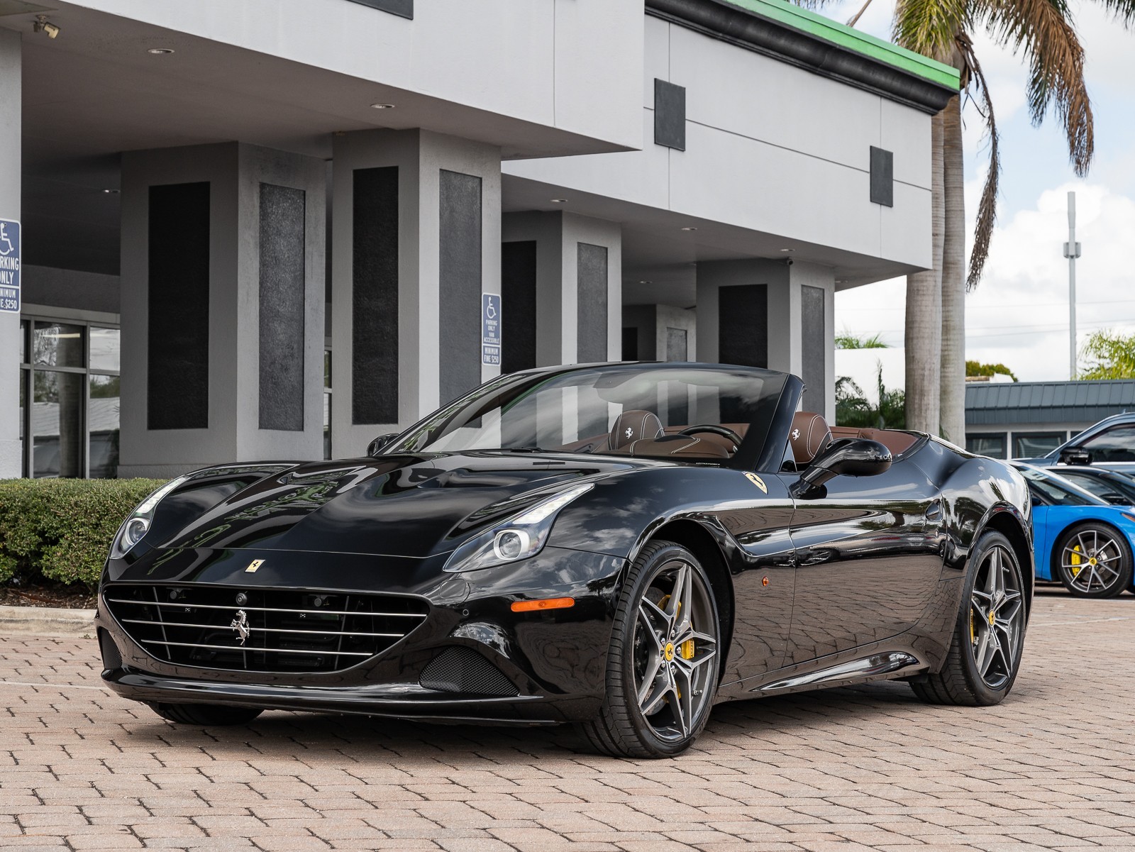 2015 Ferrari California T photo 31