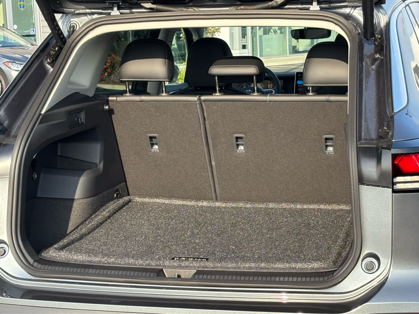 2025 Volkswagen Tiguan SE photo 21