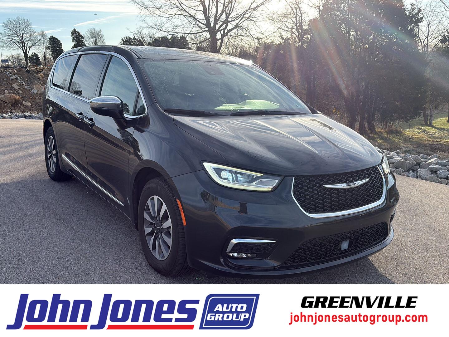 2023 Chrysler Pacifica Hybrid Limited's photo