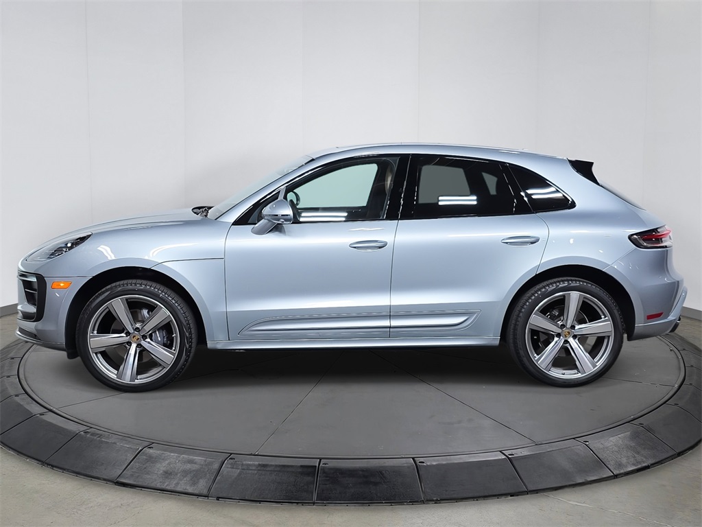 2024 Porsche Macan photo 2
