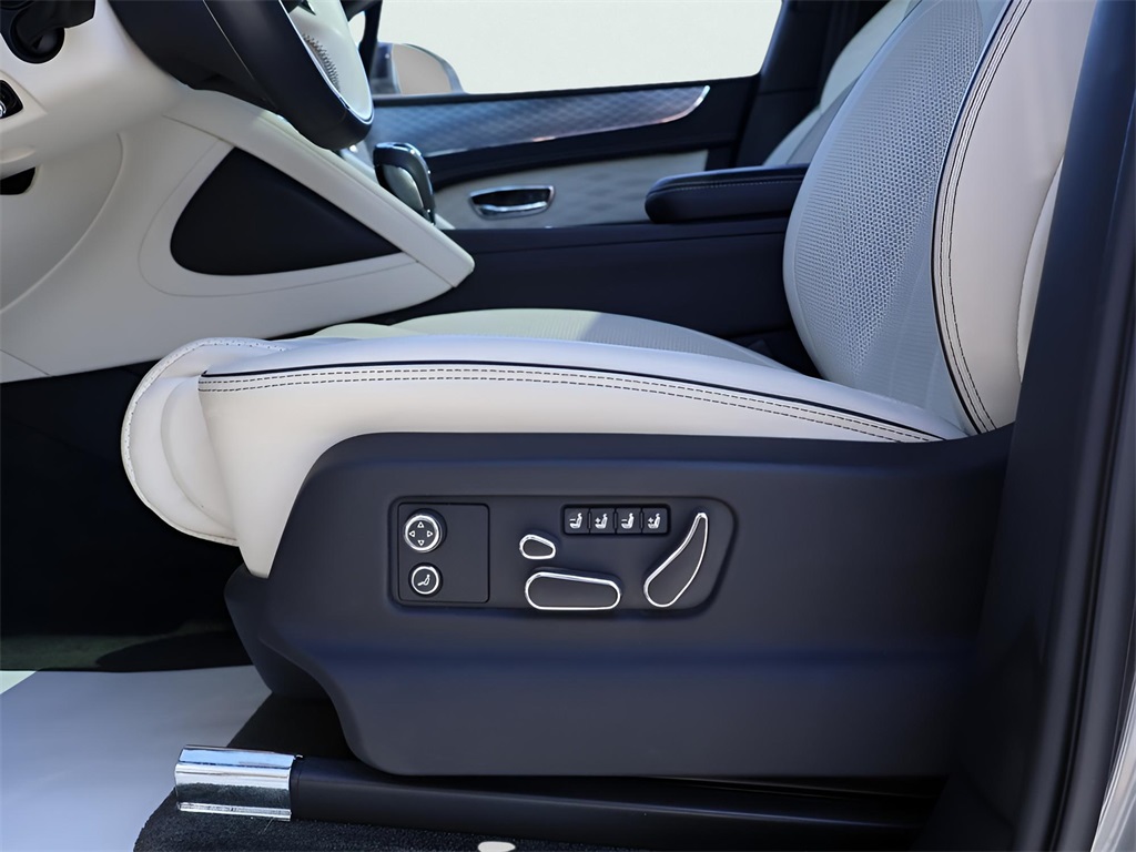 2023 Bentley Bentayga EWB Azure photo 35