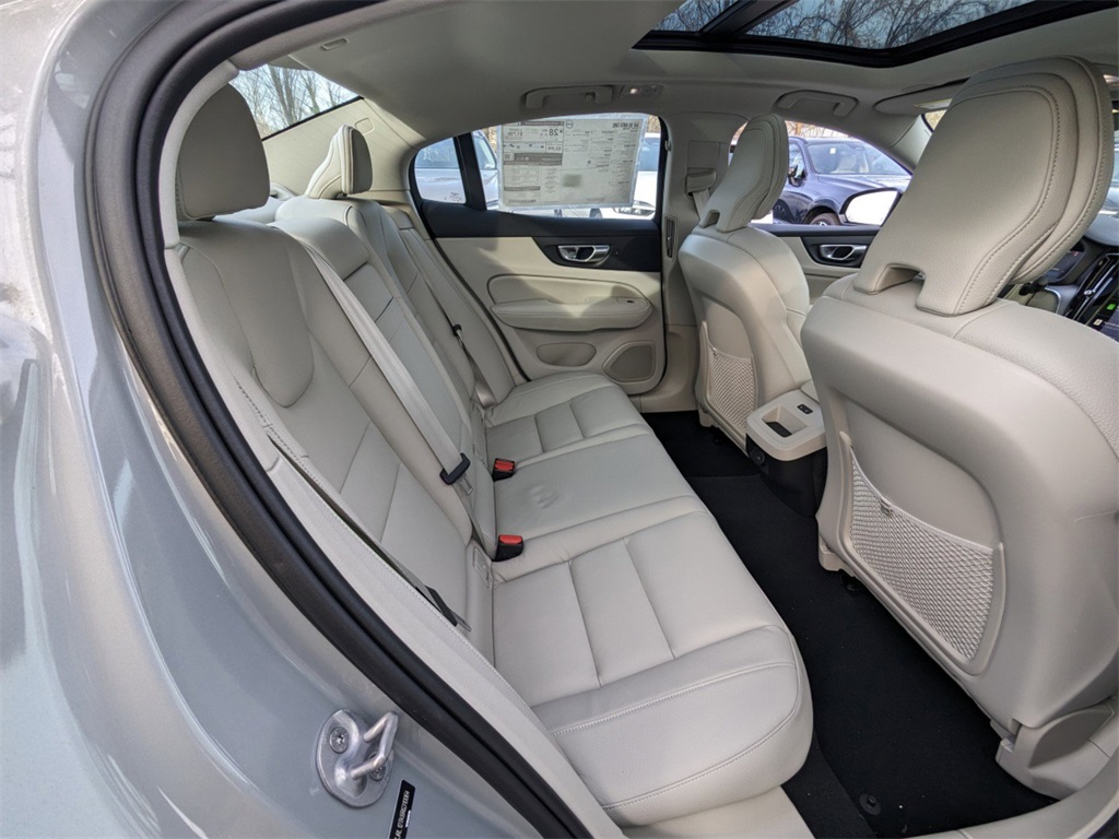 2024 Volvo S60 B5 Core photo 4