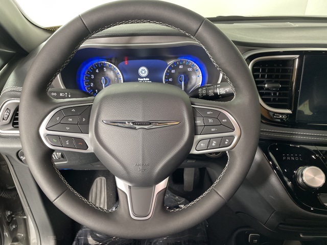 2025 Chrysler Pacifica photo 23