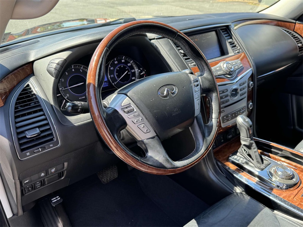2019 Infiniti QX80 Luxe photo 2