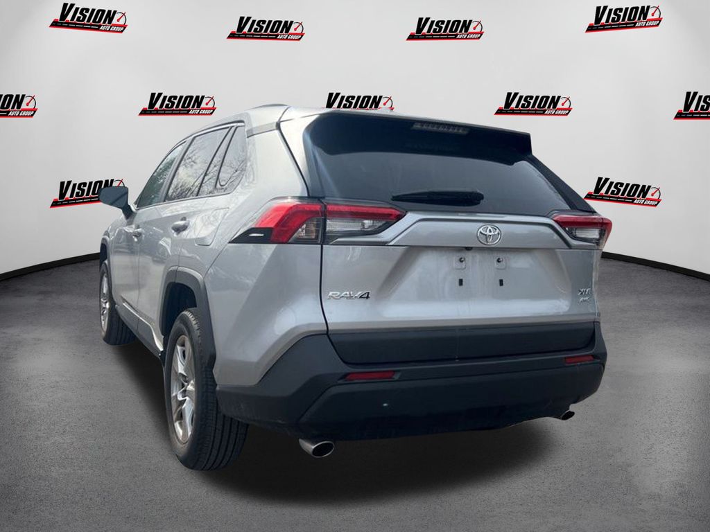 2024 Toyota RAV4 XLE photo 2