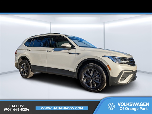 2023 Volkswagen Tiguan SE's photo