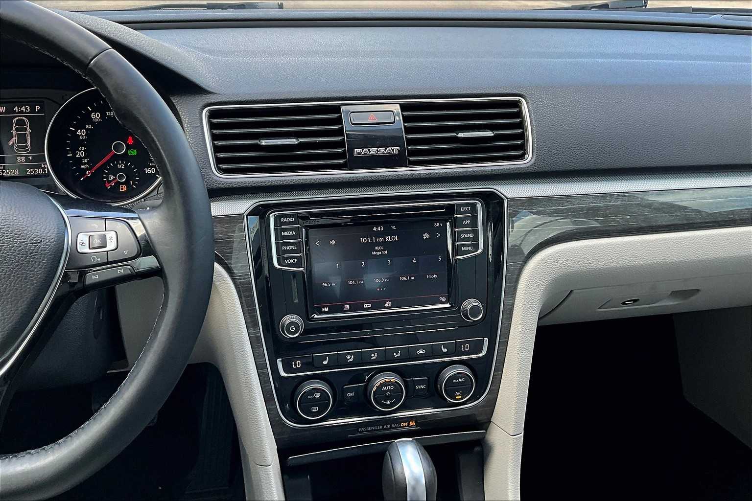 2018 Volkswagen Passat 2.0T SE photo 5
