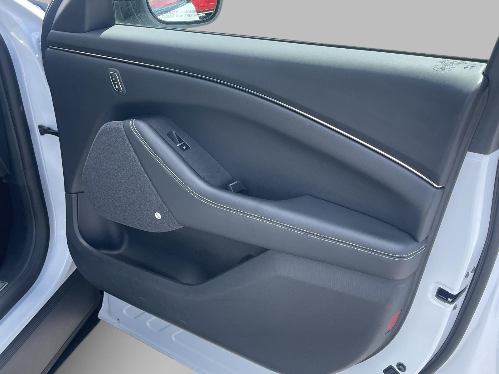 2022 Ford Mustang Mach-E Premium photo 13