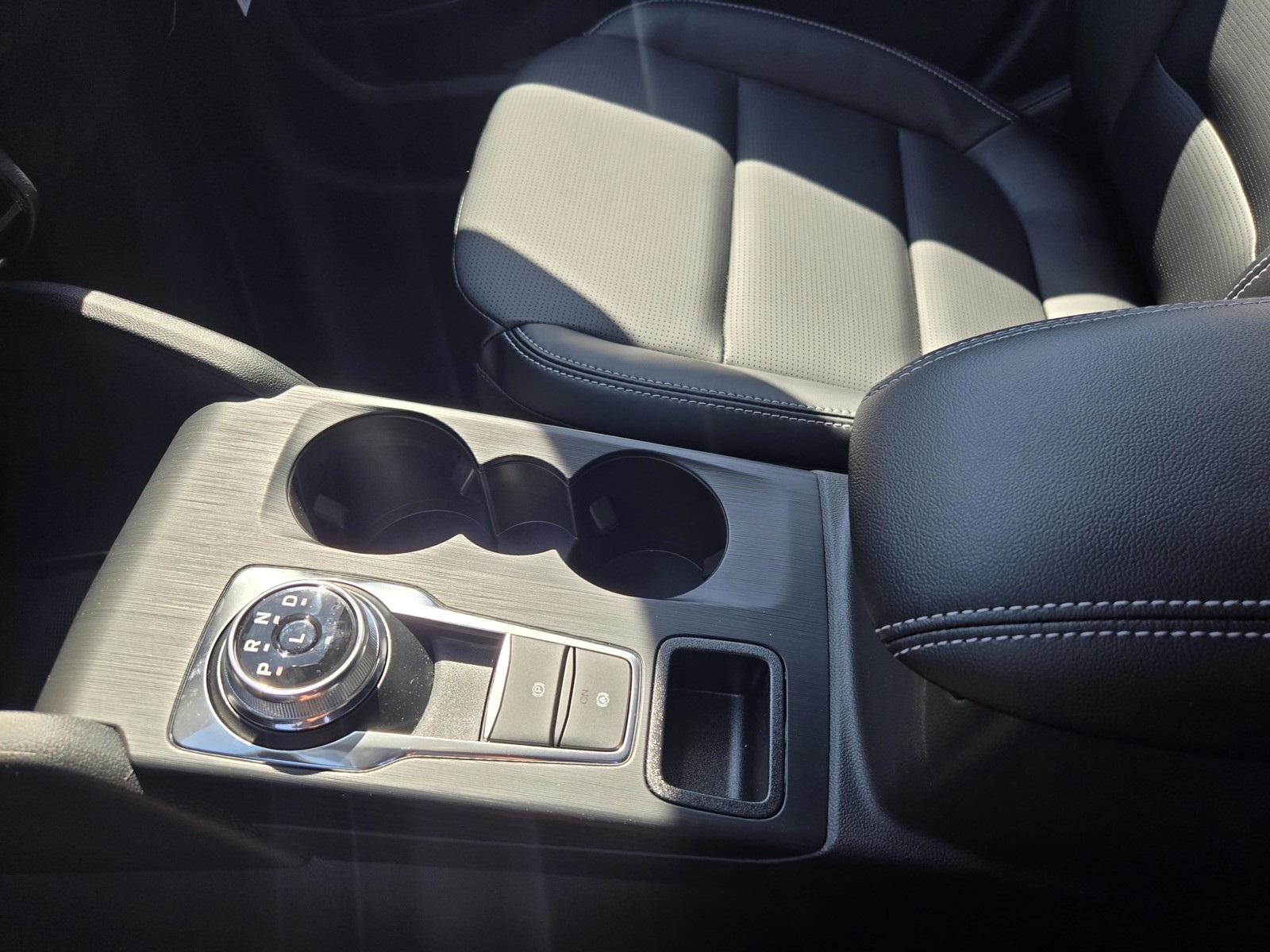 2025 Ford Escape Platinum photo 10
