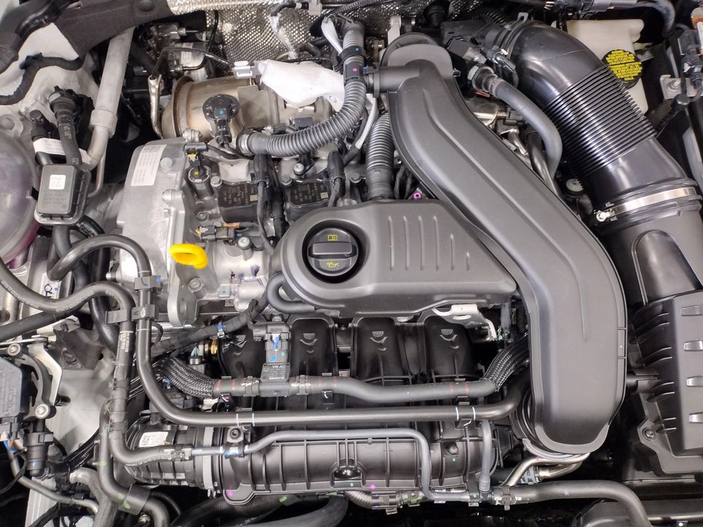 2025 Volkswagen Taos SE photo 3