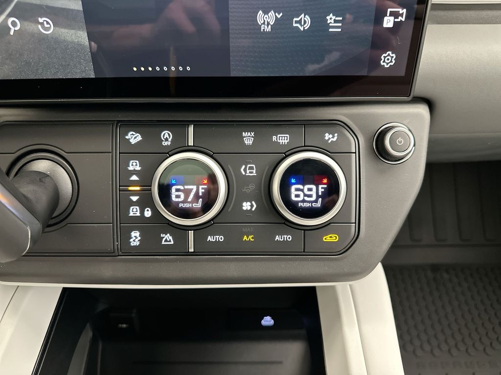 2026 Land Rover Defender 110 photo 12