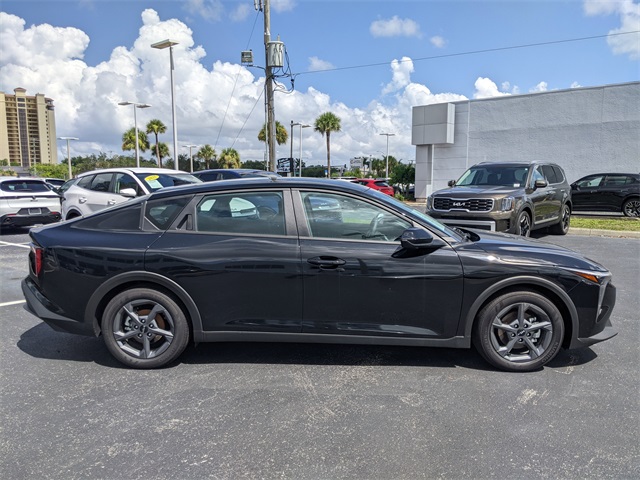 2025 Kia K4 LXS photo 2
