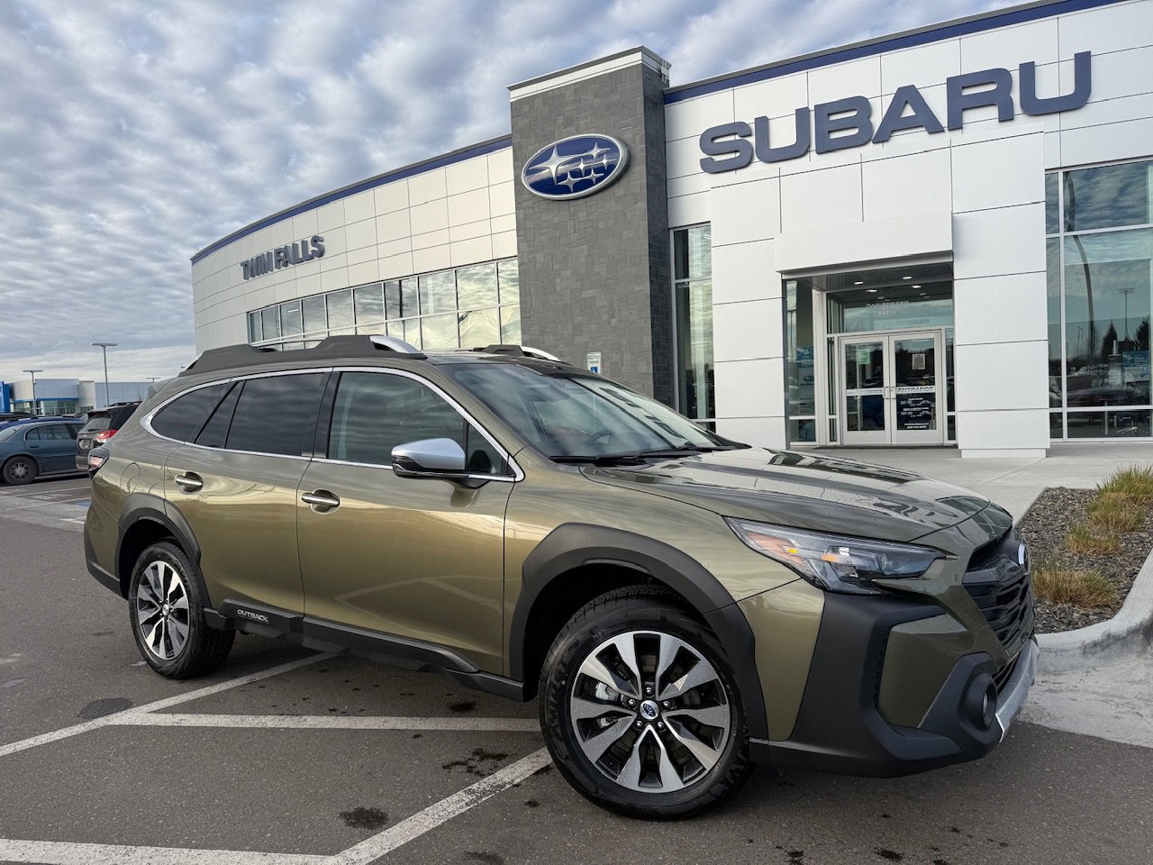 2025 Subaru Outback Touring's photo