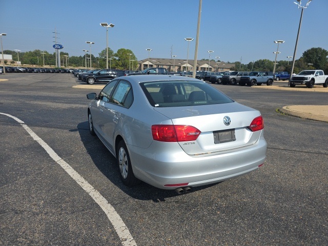 2012 Volkswagen Jetta 2.0 Base photo 5