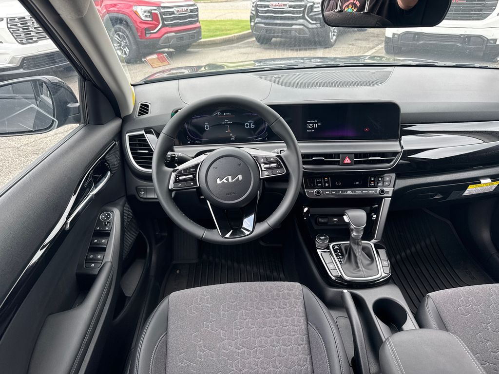2025 Kia Seltos S photo 22