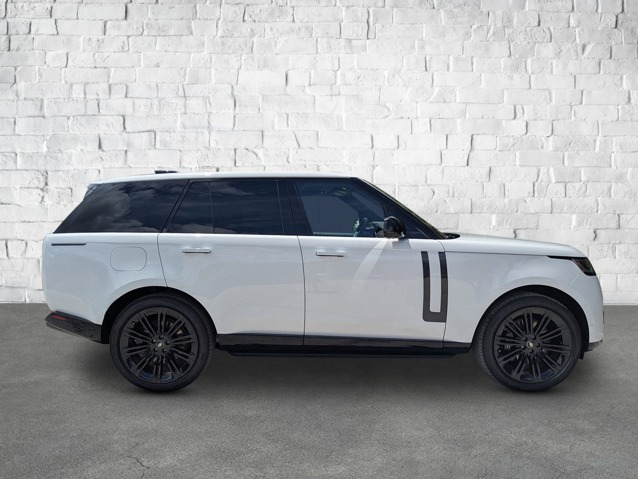 2025 Land Rover Range Rover SE photo 6