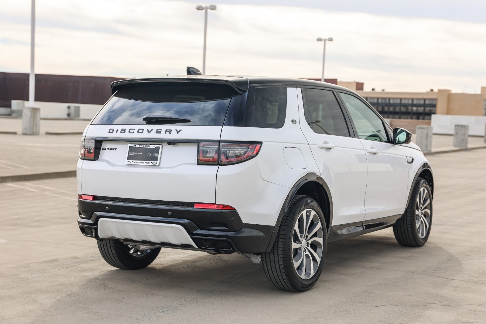 2025 Land Rover Discovery Sport Dynamic SE photo 3