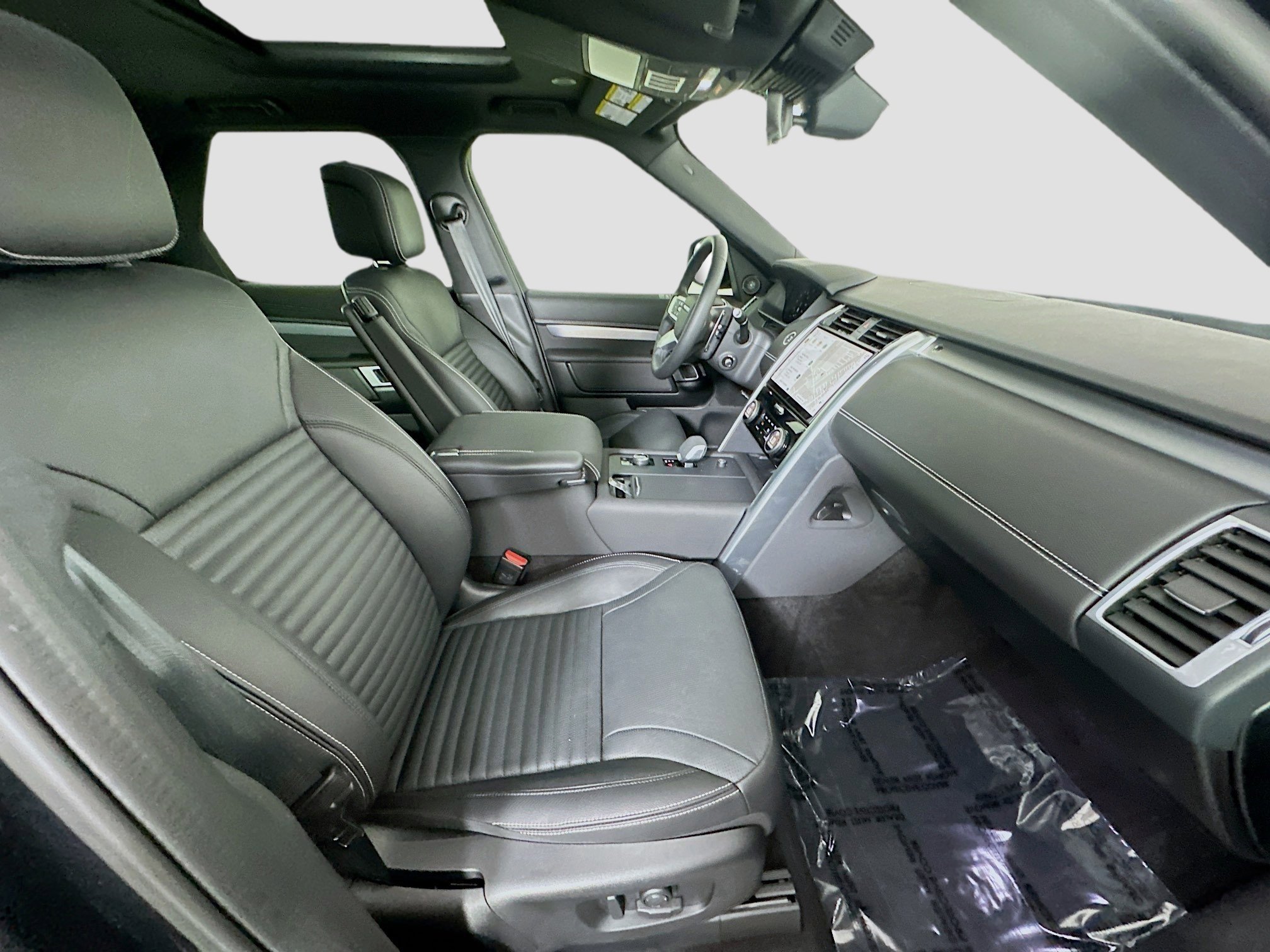 2024 Land Rover Discovery SE photo 25