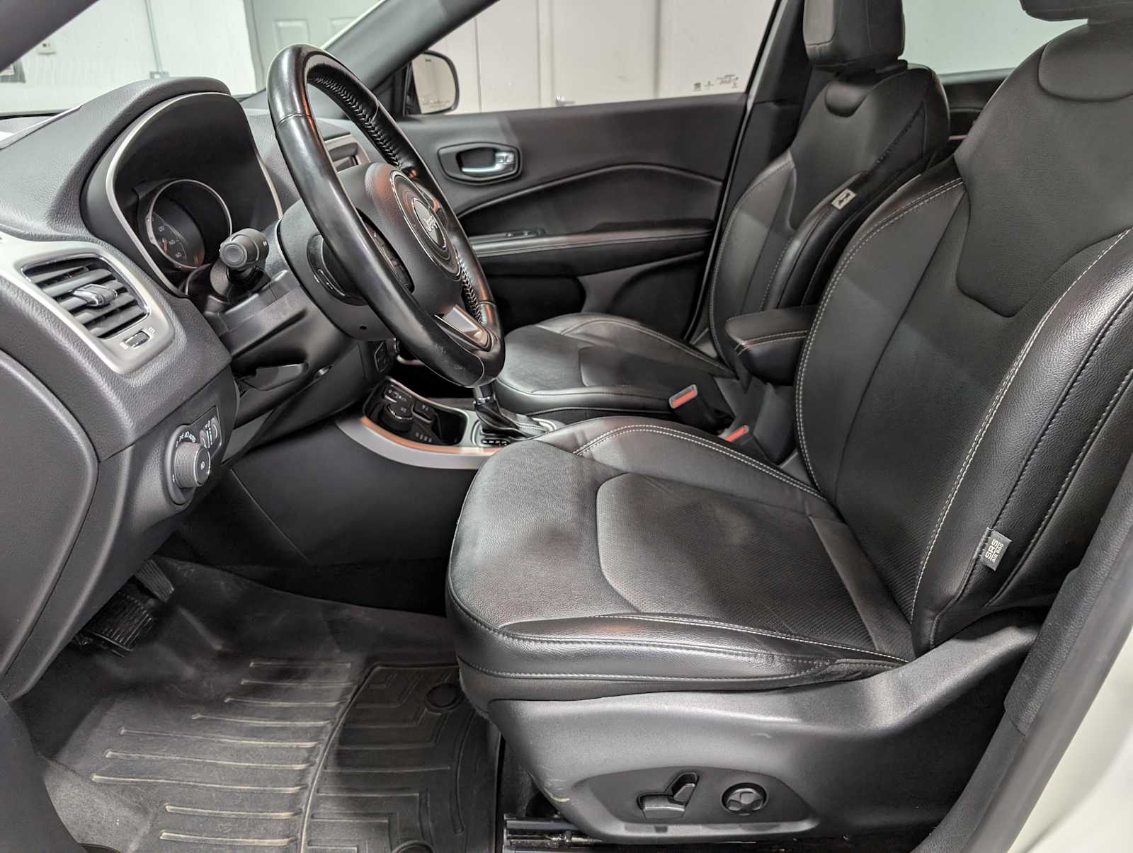 2021 Jeep Compass Altitude photo 3