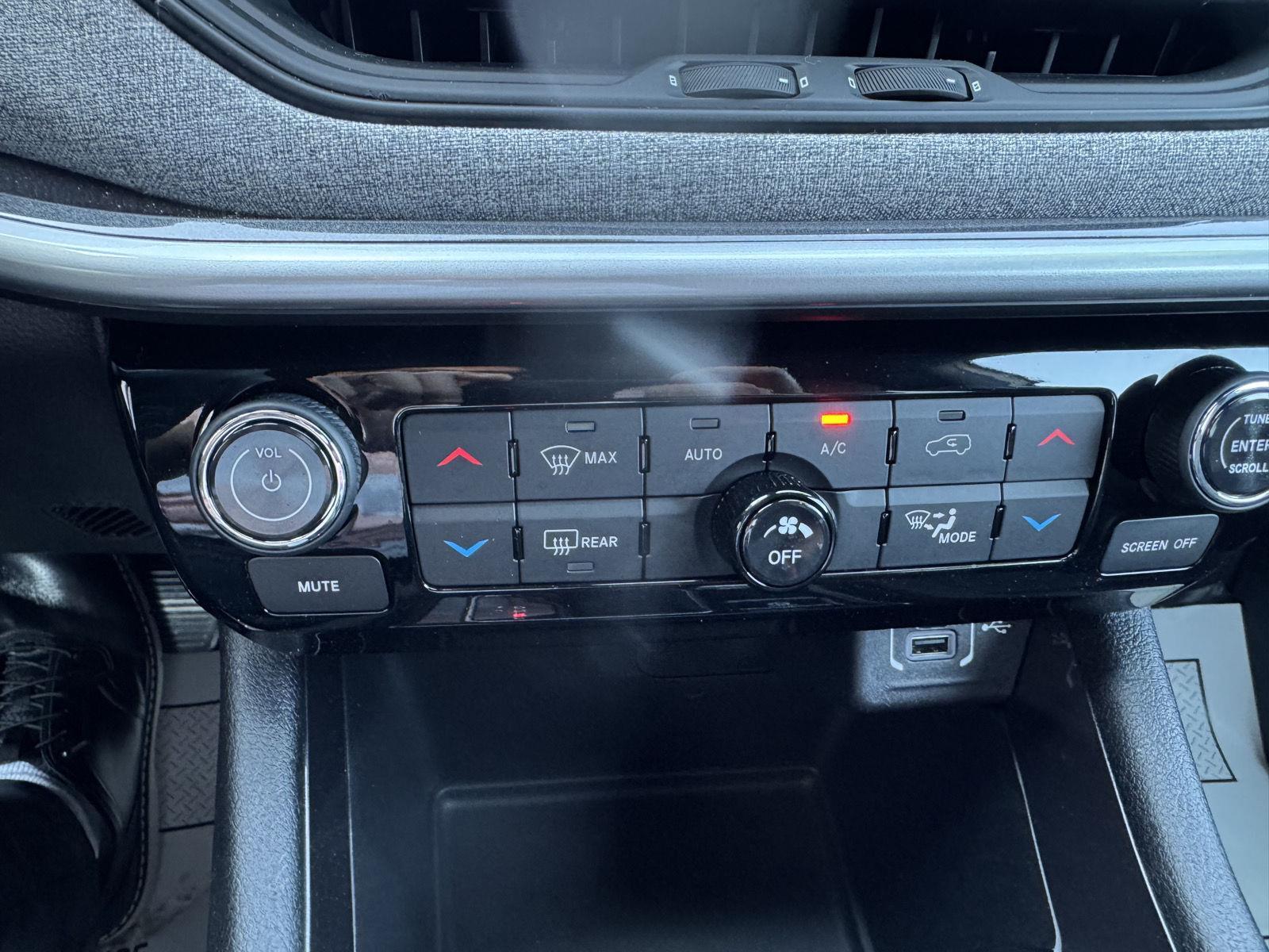2023 Jeep Compass North Edition Latitude photo 18