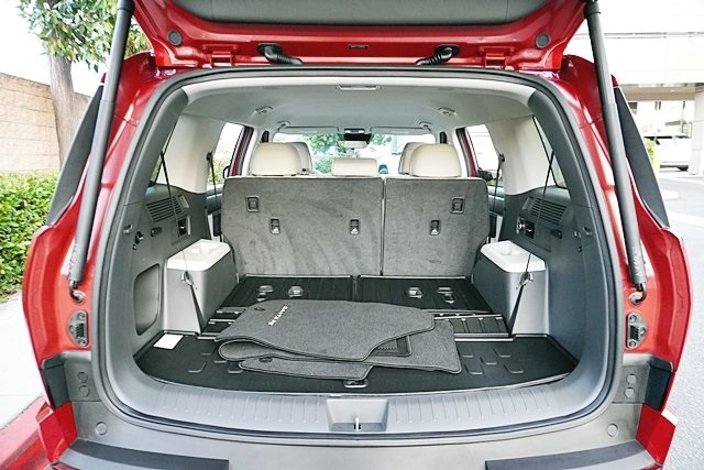 Used 2025 Red Hyundai SEL image 12