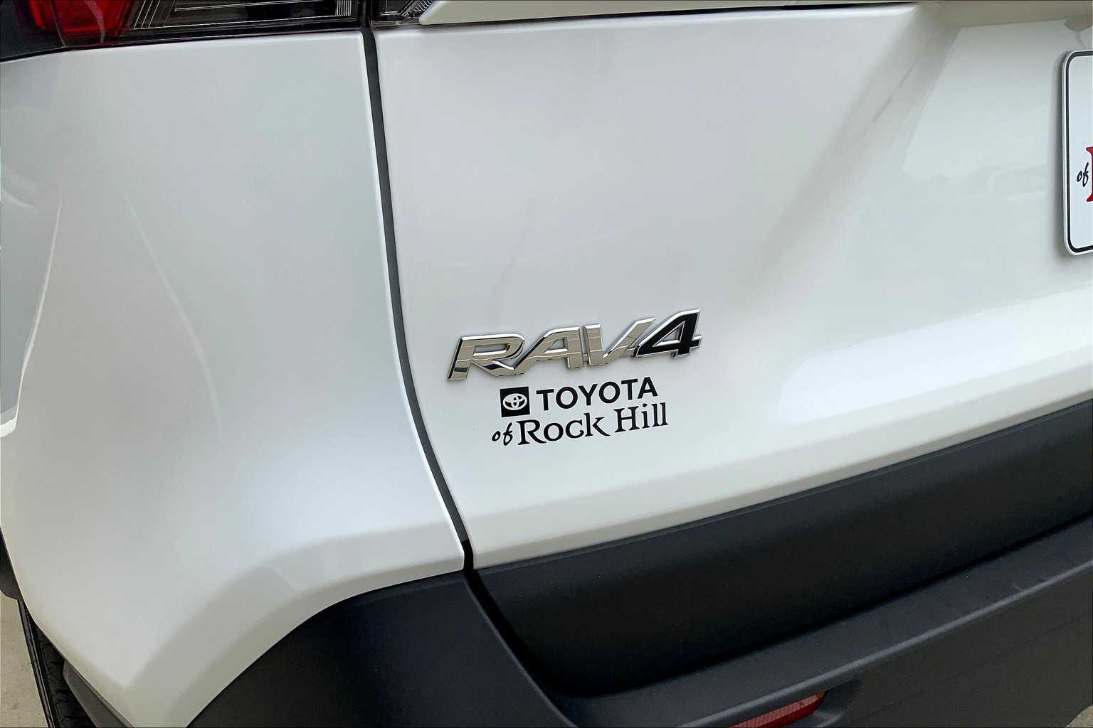 2024 Toyota RAV4 XLE photo 28