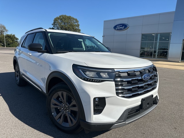 2025 Ford Explorer photo 3