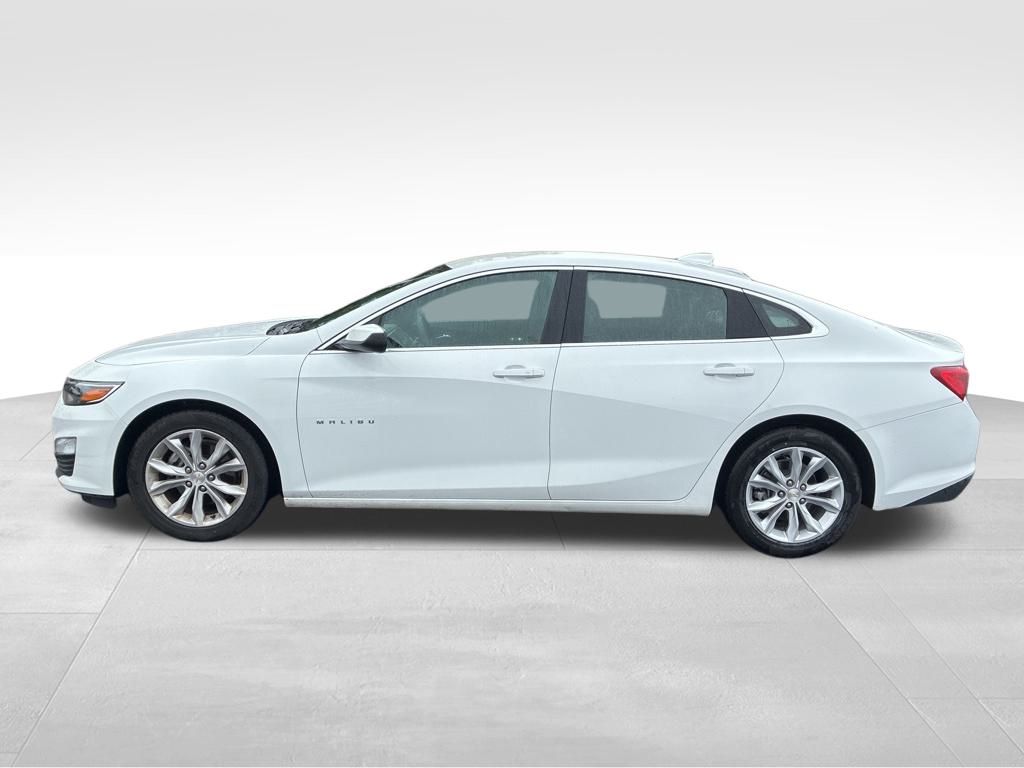 2024 Chevrolet Malibu 1LT photo 2