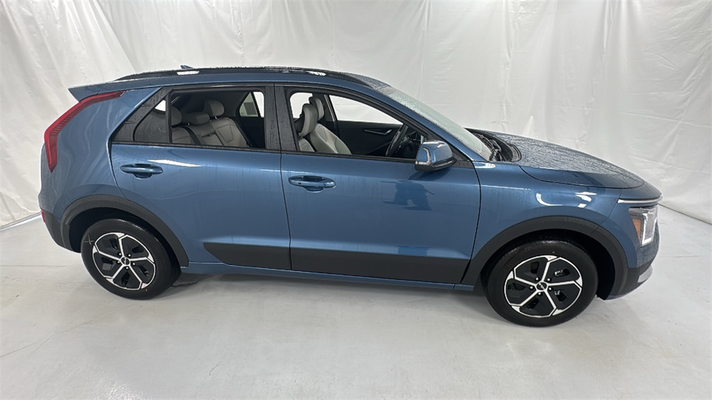 2025 Kia Niro EX photo 2