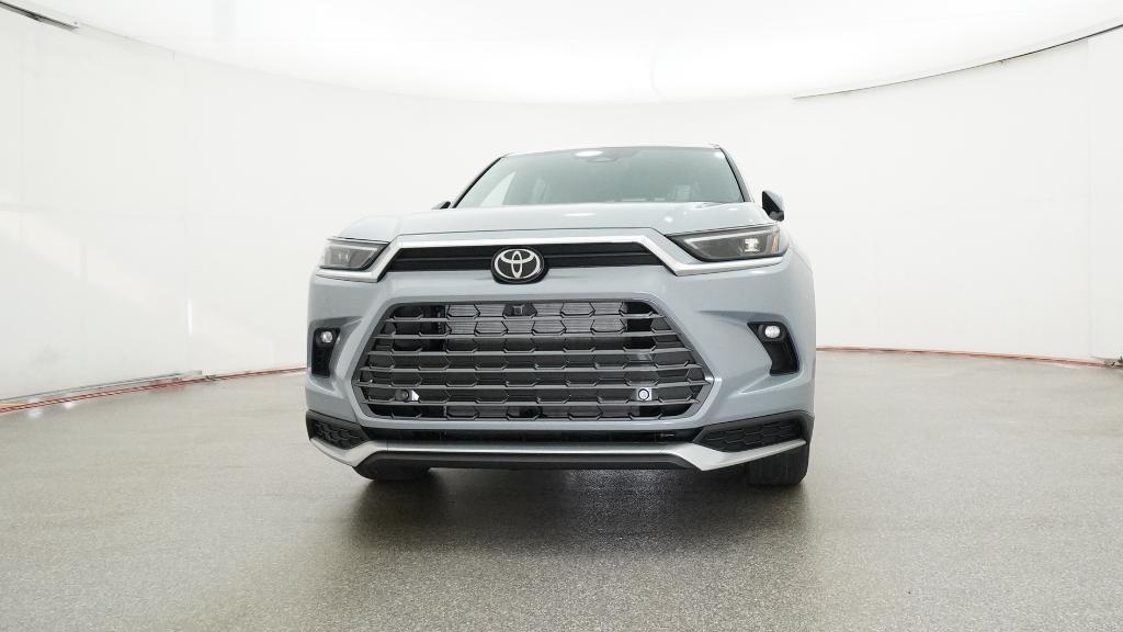 2026 Toyota Grand Highlander Hybrid MAX Platinum AWD photo 3